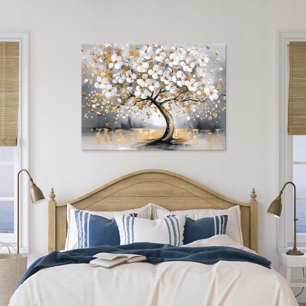 Wandbild mit abstraktem Baum-Motiv in Ölfarben-Optik über einem hölzernen Doppelbett in einem Schlafzimmer.