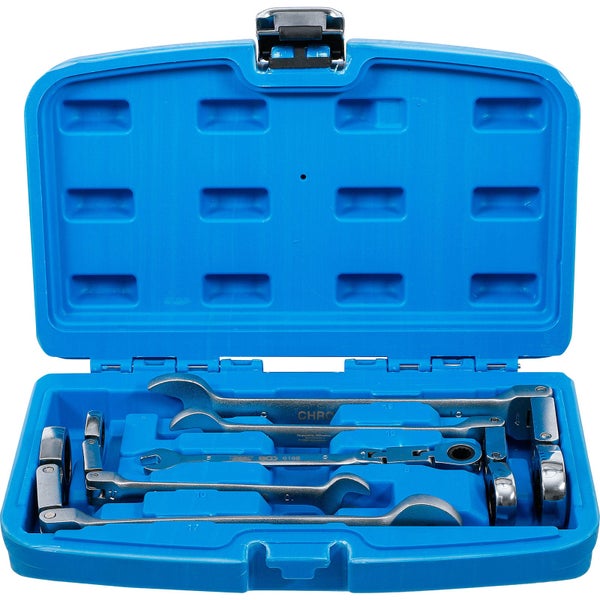 Offener blauer Werkzeugkoffer mit Maulschlüsseln