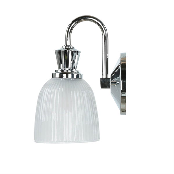 Wandleuchte mit geripptem Schirm für Innenräume