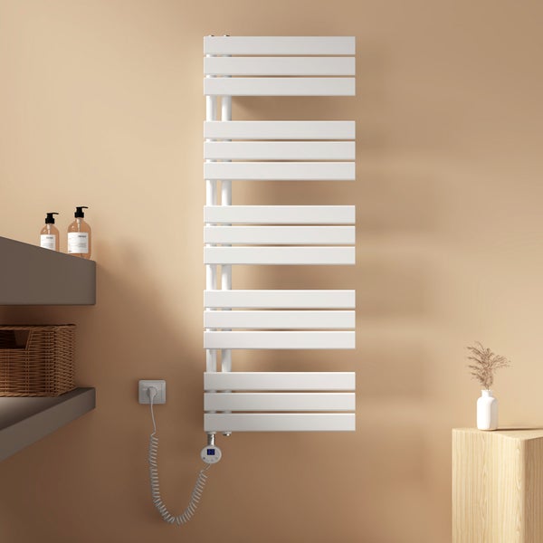 EMKE Elektrischer Badheizkörper 132x50 cm, 800 W vertikaler Flachheizkörper mit Thermostat & Timer, Handtuchwärmer,  Handtuchtrockner, Weiß, seitlich offen, für Badezimmer