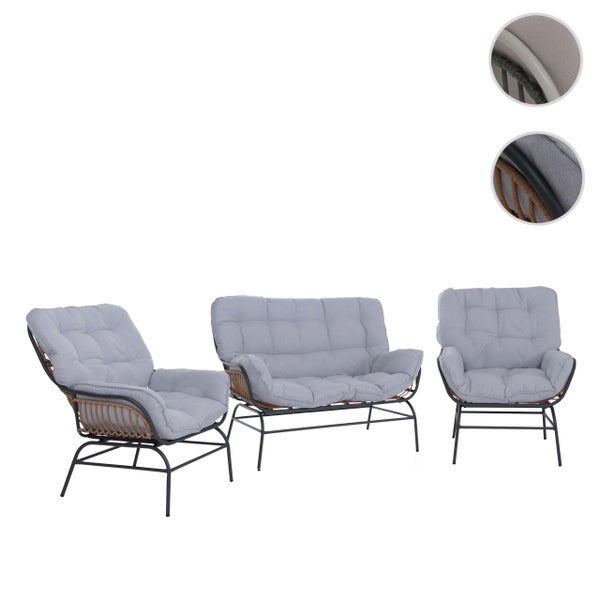 Garten-Lounge-Set bestehend aus einem Sofa und zwei Sesseln mit Metallgestell, Rattangeflecht und Polsterauflagen.