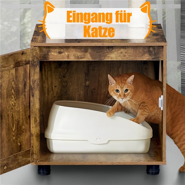 Katze betritt eine Katzentoilette in einem Holzschrank