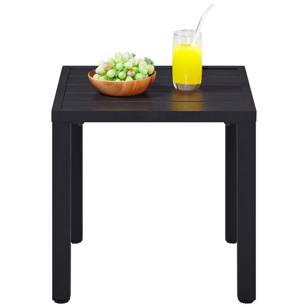 Quadratischer Gartentisch mit Getränk und Obstschale