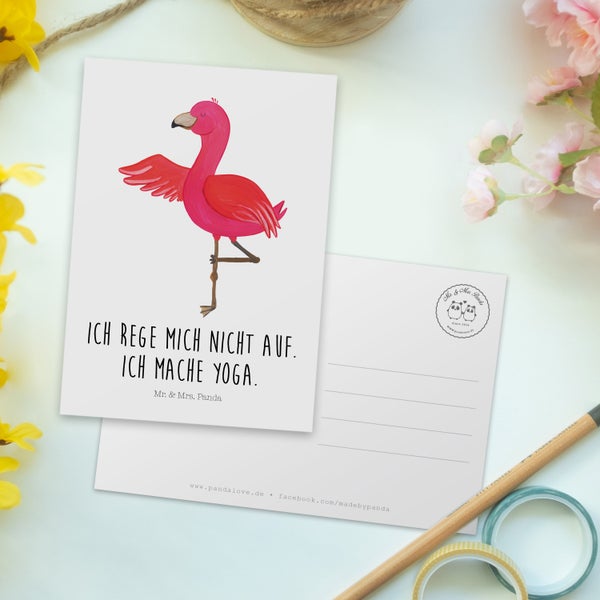 Mr. & Mrs. Panda Postkarte Flamingo Yoga - Weiß