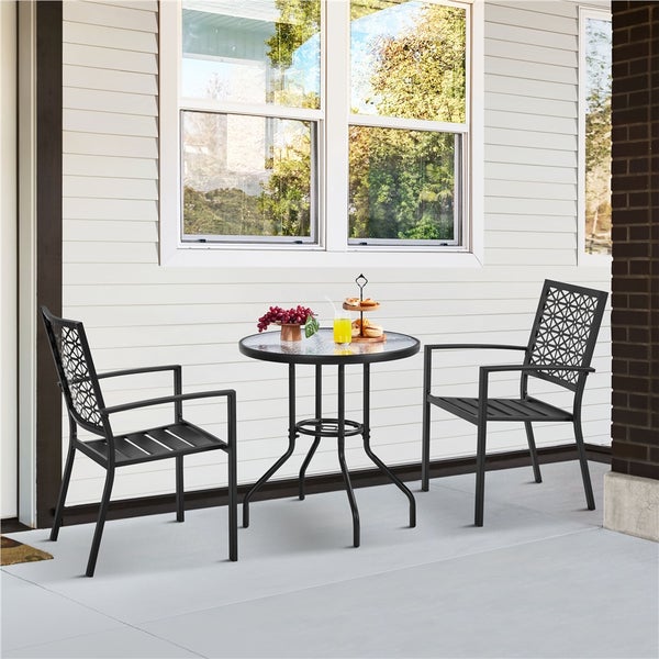 Balkon mit Gartentisch und zwei Stühlen aus Metall