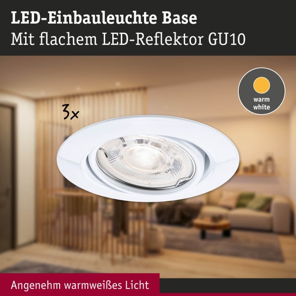Dreier-Set weiße LED-Einbauleuchten Base mit flachem GU10 Reflektor für warmweißes Licht in einem modern eingerichteten Wohnzimmer.