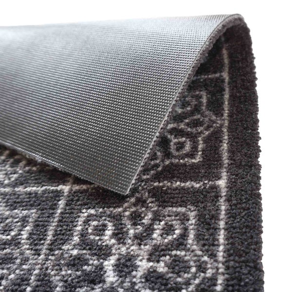 Detailansicht einer Fußmatte mit Muster und rutschfester Rückseite