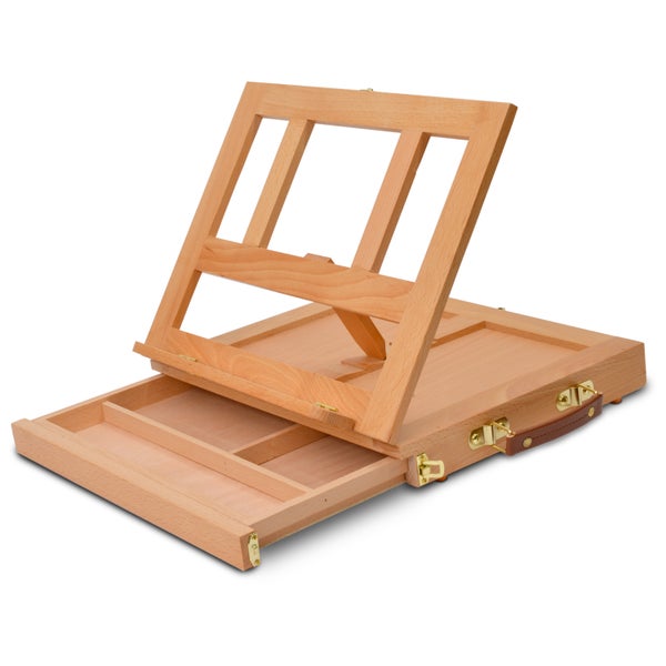 Holz Kofferstaffelei mit integriertem Schubfach für Malutensilien und verstellbarem Staffeleiaufsatz zum Transportieren.
