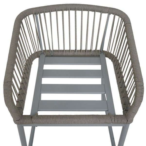 Stuhl mit Seilgeflecht und Lattenstruktur
