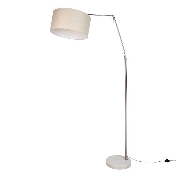 Bogenstehlampe mit verstellbarem Arm und zylindrischem Lampenschirm auf schwerem Marmorfuß zur wohnlichen Beleuchtung