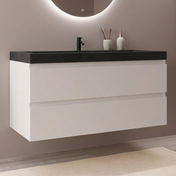 Moderner Wandwaschtisch mit zwei Schubladen und dunklem Waschbecken in einem minimalistischen Badezimmer.