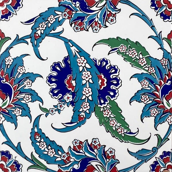 Dekorative Fliese mit floralem Muster