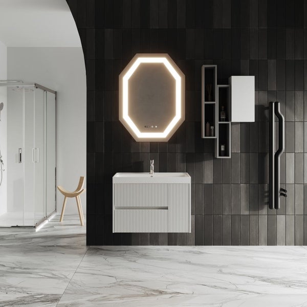 Möbelset für das Badezimmer in weiß geriffelt und Led Lichtspiegel | Cortina