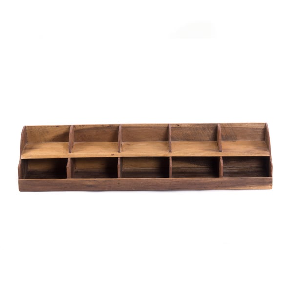 Holzregal mit mehreren Fächern