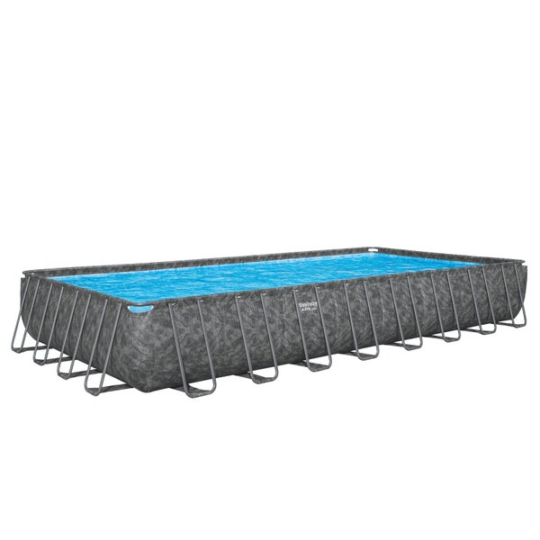 Rechteckiger Swimmingpool mit Stahlrahmen und Wasser