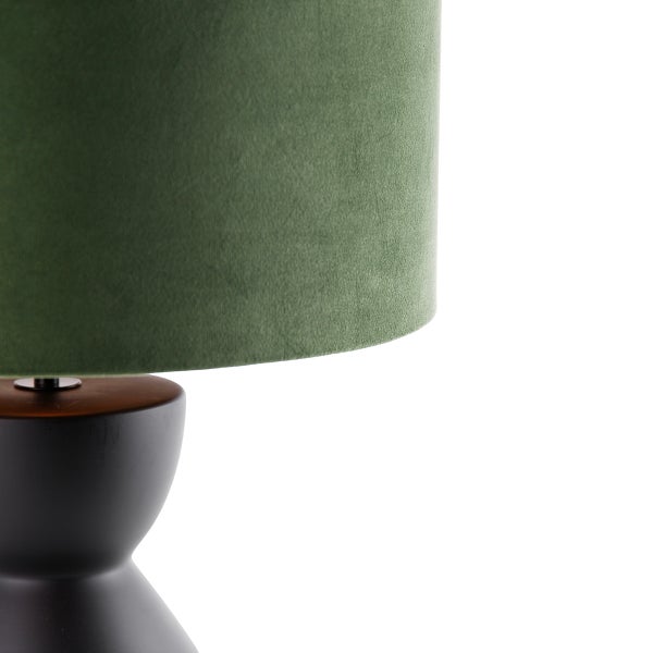 Tischleuchte mit Holzfuß und Stoffschirm