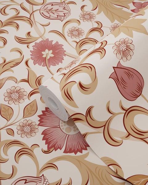 Vliestapete mit floralem Vintage-Muster aus stilisierten Blumen und geschwungenen Blattranken in warmen Erdtönen.