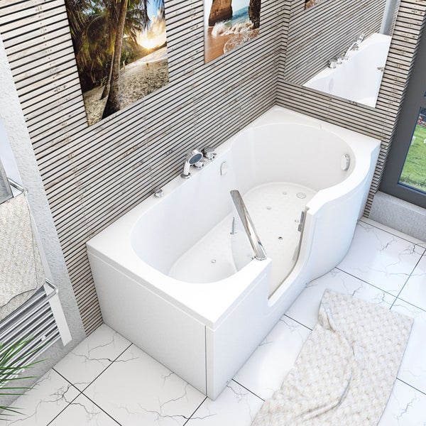 Begehbare Badewanne mit Tür und Whirlpoolfunktion in einem hellen Badezimmer.