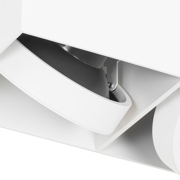 Detailansicht eines weißen Deckenspots