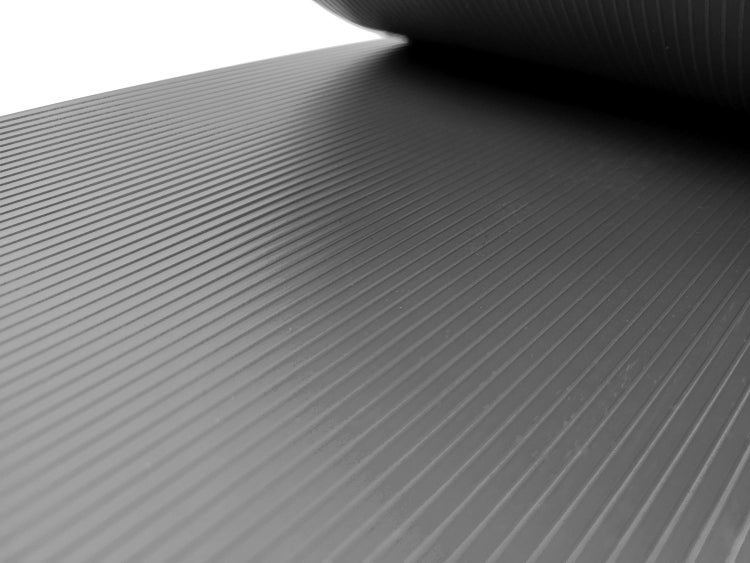 Gerippte Gummimatte als Rollenware
