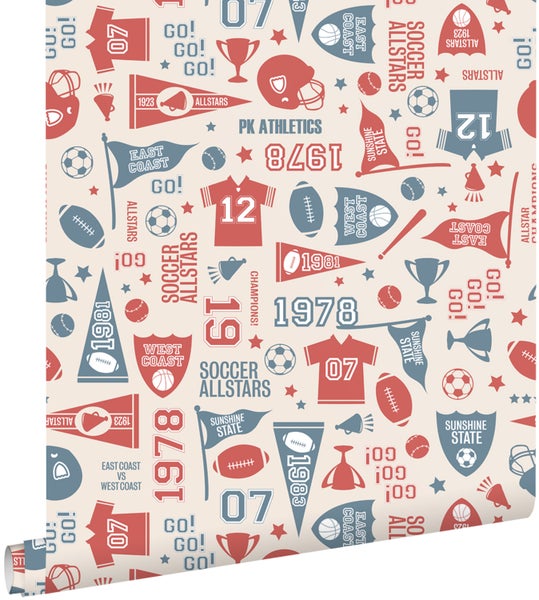 Tapetenmuster mit Sportmotiven, inklusive Fußbällen, Trikots und Wappen