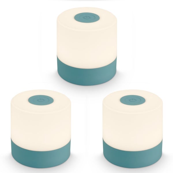 Set aus drei kleinen zylindrischen LED Tischleuchten mit weißem Gehäuse und blauem Standfuß sowie Einschaltknopf auf der Oberseite.