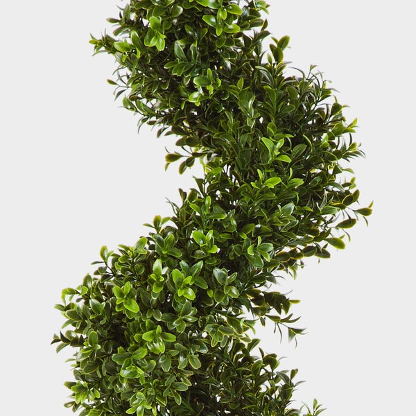 Künstliche Hängepflanze mit weißen Blüten und grünen Blättern.