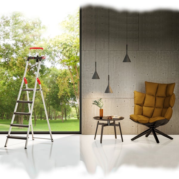 Raumszene mit einer Hühnerleiter im modernen Wohnzimmer