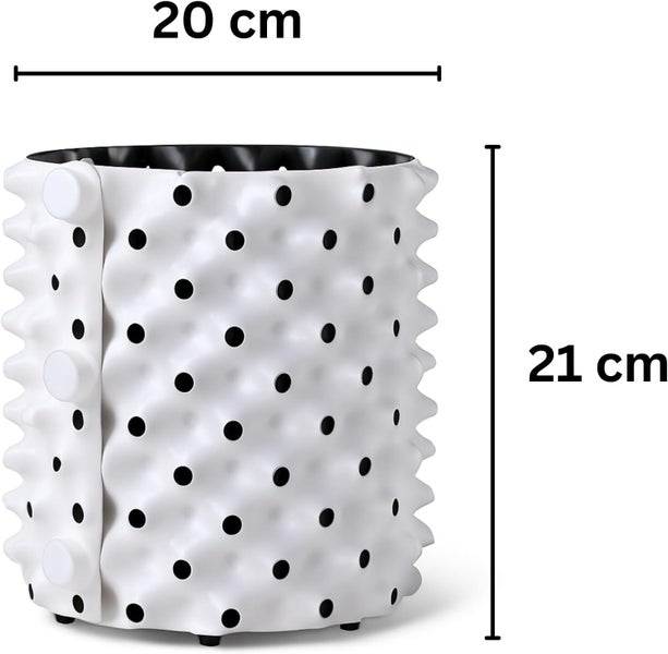 Weißer Air-Pot Pflanztopf mit Noppenstruktur und Löchern, 20 Zentimeter Durchmesser und 21 Zentimeter Höhe.