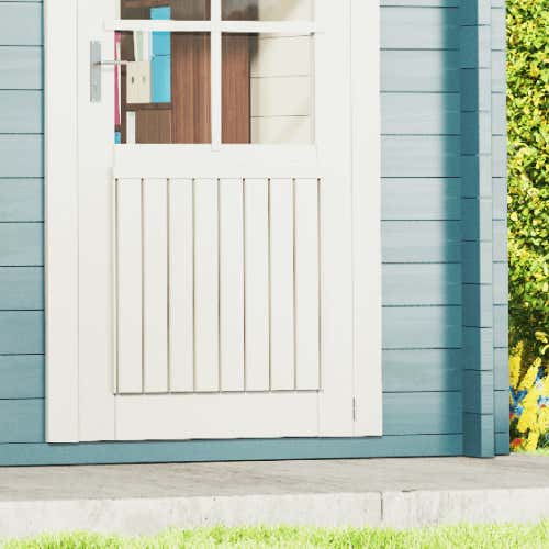 Modernes Badezimmer mit Spiegelschrank, Waschbecken und Armaturen