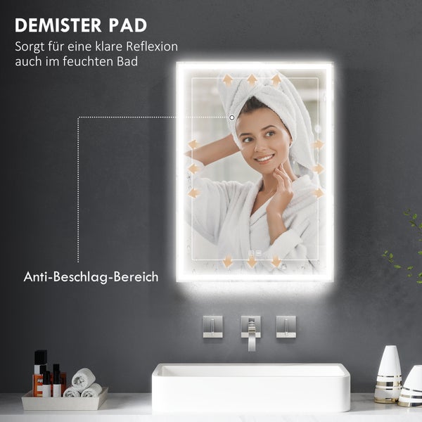 Beleuchteter Spiegel mit Antibeschlagfunktion in einem Badezimmer