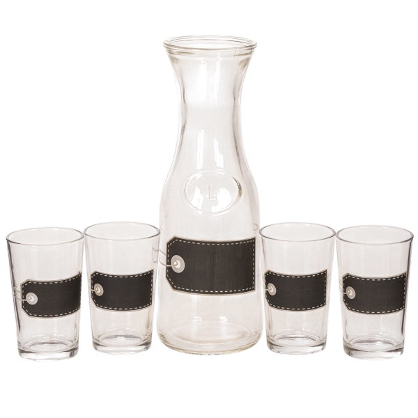 Set aus einer Glaskaraffe und vier Gläsern mit Tafel-Etiketten zum Beschriften.