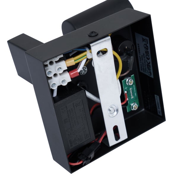 Innenansicht einer Wandleuchte mit elektrischen Komponenten