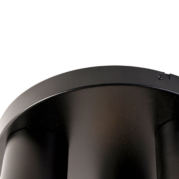 Detailaufnahme einer schwarzen Deckenleuchte