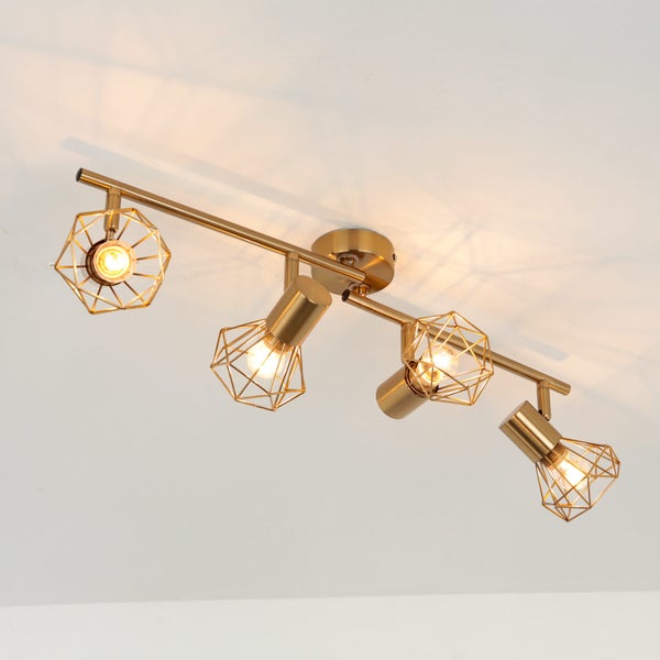 Deckenleuchte mit vier Strahlern und geometrischen Lampenschirmen