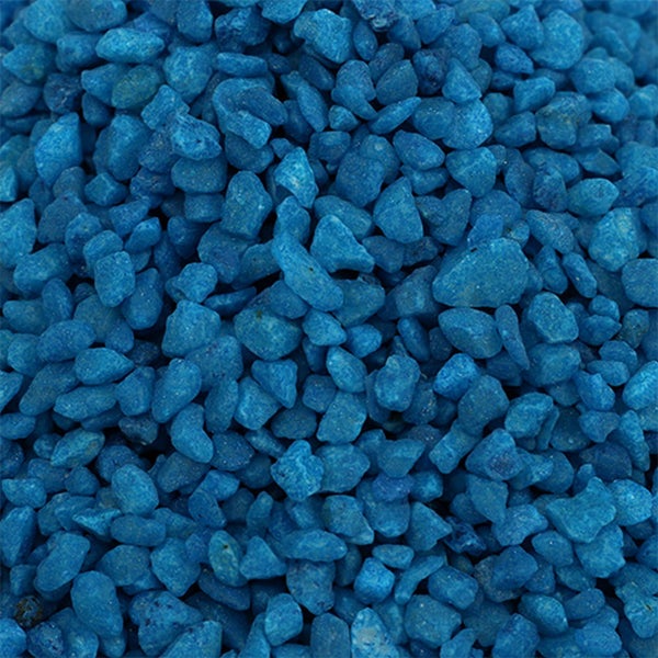 Blauer Dekokies mit unregelmäßig geformten Steinen.