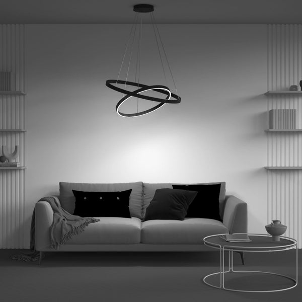 Wohnzimmer mit Sofa, Couchtisch und LED-Hängeleuchte in Ringform