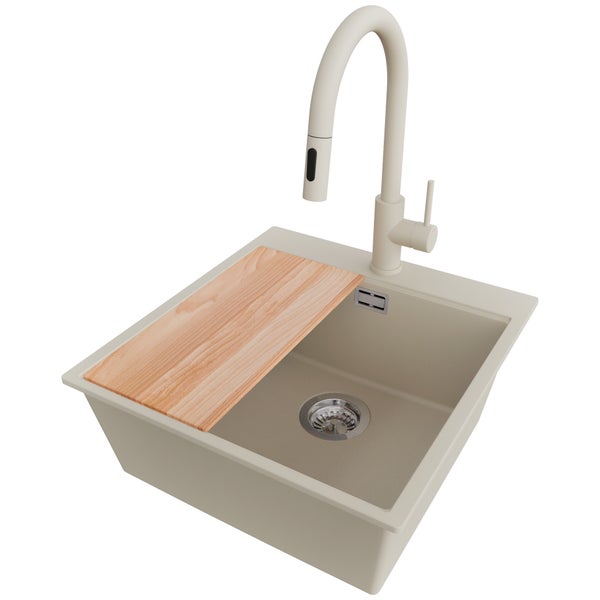 Spüle mit Schneidebrett und Armatur