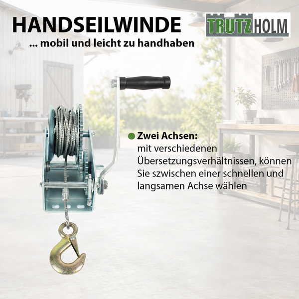 Trutzholm Handseilwinde mit zwei Achsen und Drahtseil für Hebearbeiten in einer Werkstattumgebung