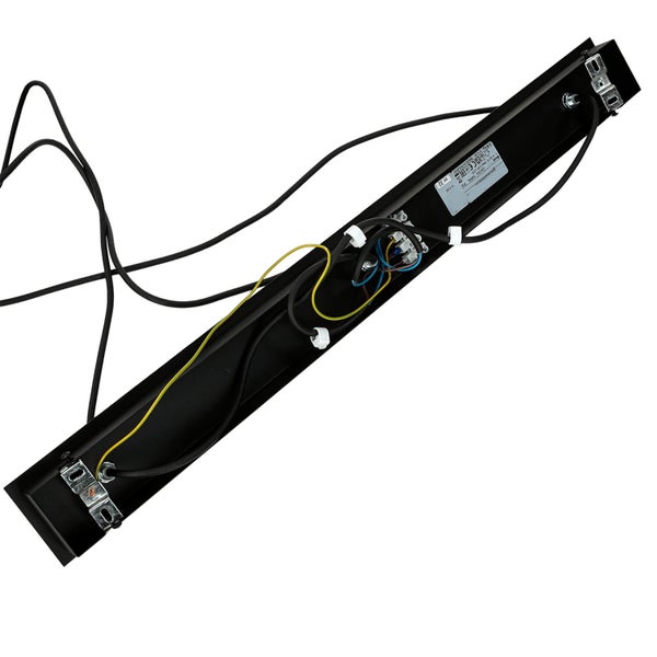 Innenansicht einer schwarzen LED-Unterbauleuchte mit Verkabelung