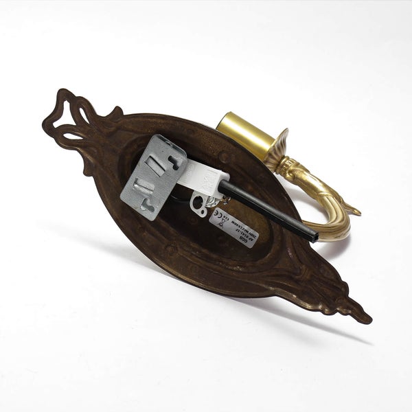 Wandleuchte mit floralem Design und Anschlusskabel