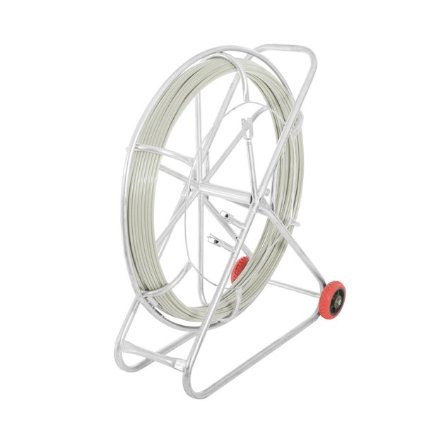 Einziehband aus Glasfaser auf einem stabilen Metallabrollwagen mit Rädern zum einfachen Verlegen von Kabeln in Leerrohren.