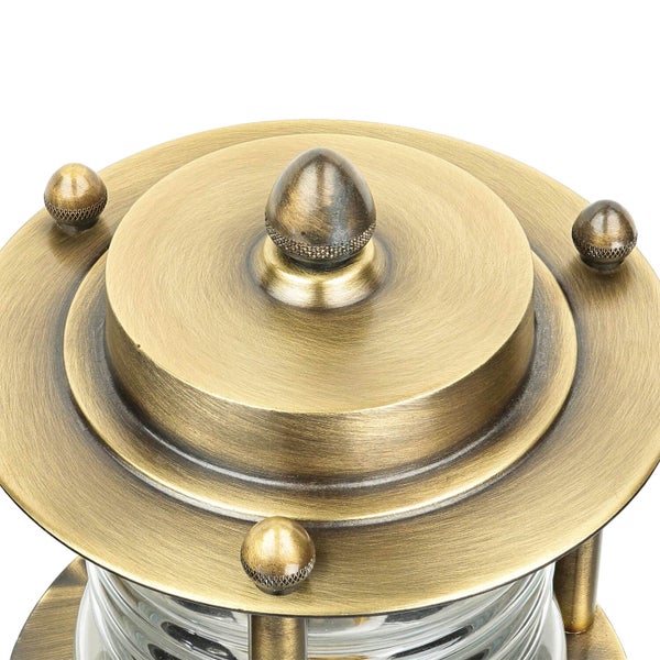 Detailansicht einer bronzefarbenen Aussenleuchte mit Glaseinsatz