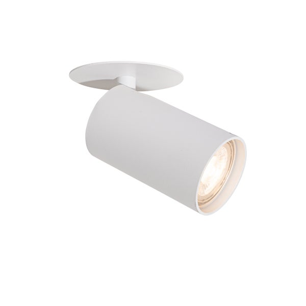 Weißer zylindrischer Deckenstrahler mit verstellbarem Kopf und warmweißem Leuchtmittel.