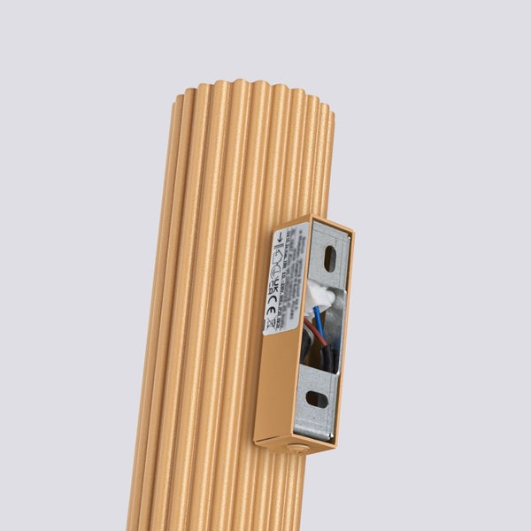 Wandleuchte mit geriffelter Oberfläche und Montagehalterung