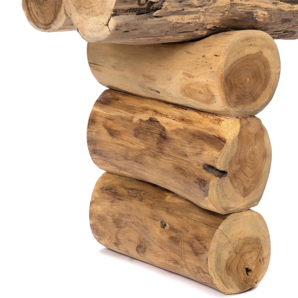 Holzstapel aus Baumstämmen