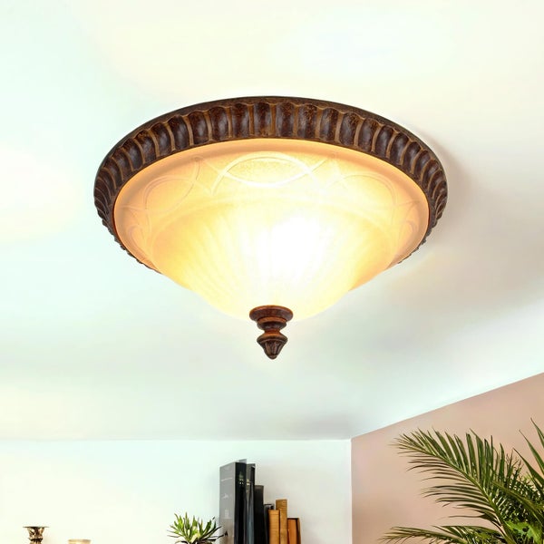 Deckenleuchte mit gemustertem Glasschirm und dekorativer Einfassung.