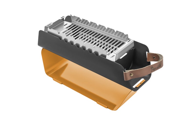 The Favilla FUMO mobiler Holzkohlegrill (48x17x11 cm) in Orange – 2-in-1 Grill mit Edelstahlrost & Spießhalterung – Inkl. Tragetasche für Camping