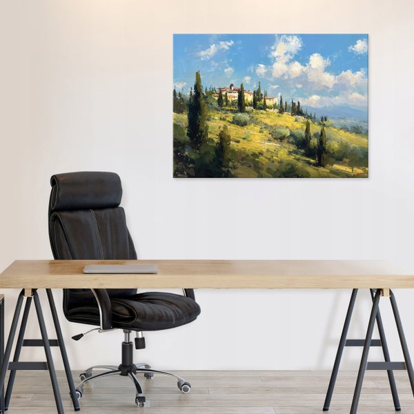 Gemälde einer toskanischen Landschaft über einem Schreibtisch mit Bürostuhl