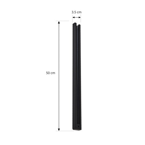 Schwarze Stromschiene mit einer Länge von 50 Zentimetern und einer Breite von 3,5 Zentimetern.